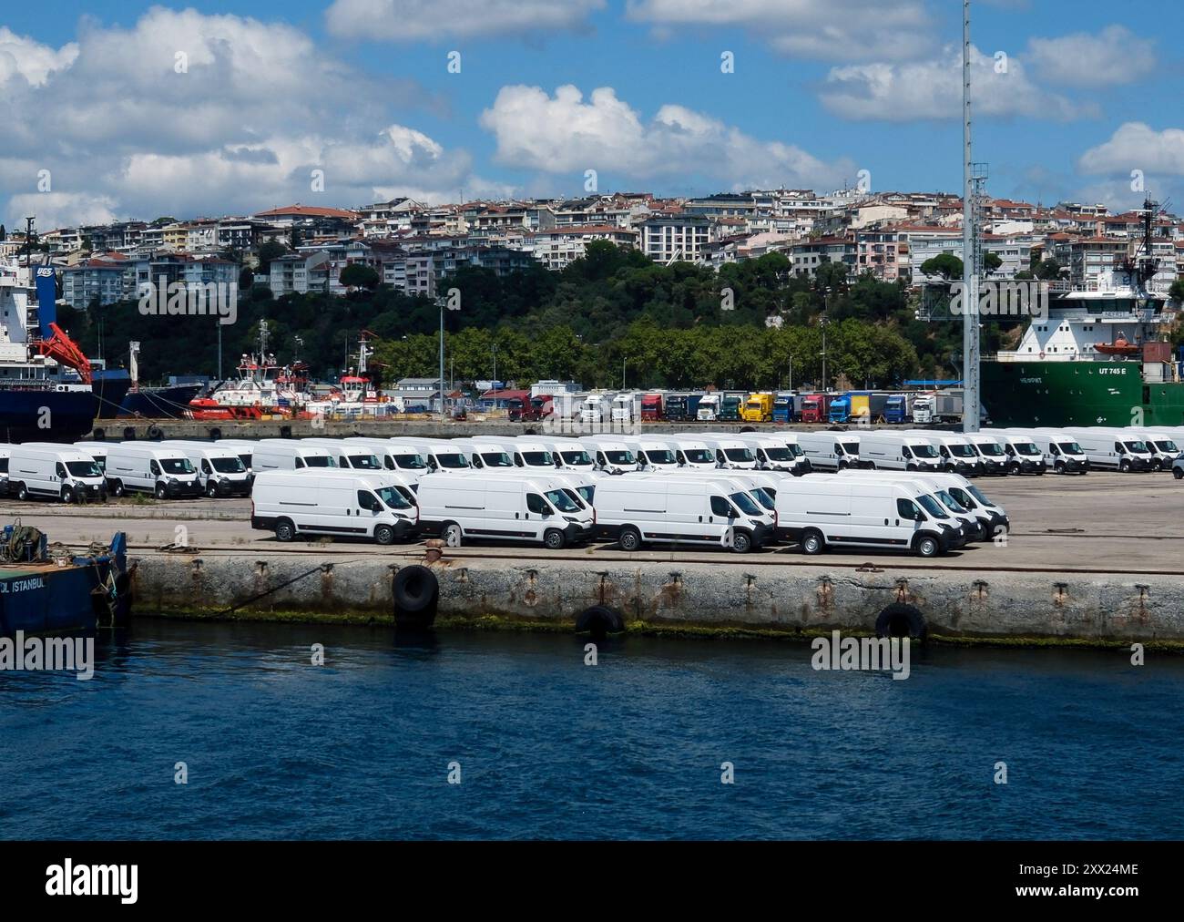 Der Hafen von Haydarpaşa ist ein Frachtumschlagshafen im Stadtteil Üsküdar in Istanbul. Stockfoto