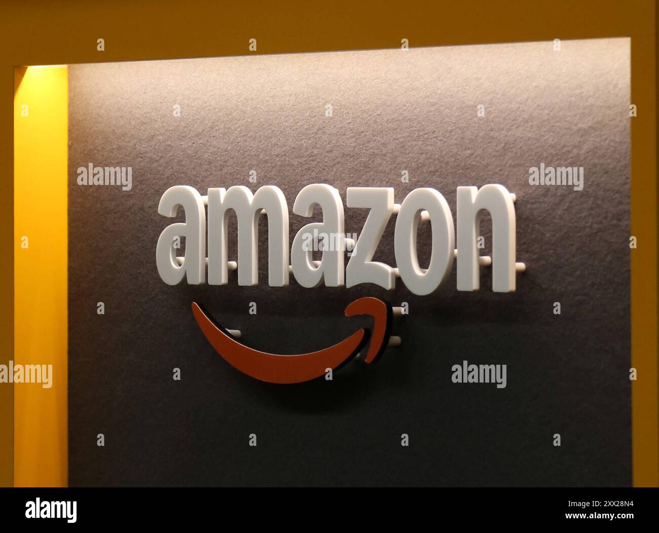 21.08.2024, Spielemesse gamescom in Köln. Logo am Stand von amazon. 21.08.2024, Spielemesse gamescom in Köln 21.08.2024, Spielemesse gamescom in Köln *** 21 08 2024, Games fair gamescom in Köln Logo am amazon Stand 21 08 2024, Games fair gamescom in Köln 21 08 2024, Games fair gamescom in Köln Stockfoto