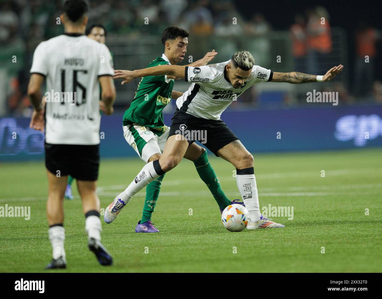 Sao Paulo, Brasilien. August 2024. Fußball - Libertadores Cup - Palmeiras gegen Botafogo - Allianz Parque Stadium. Botafogos Vitor Reis während des Spiels Credit: Vilmar Bannach/Alamy Live News Stockfoto