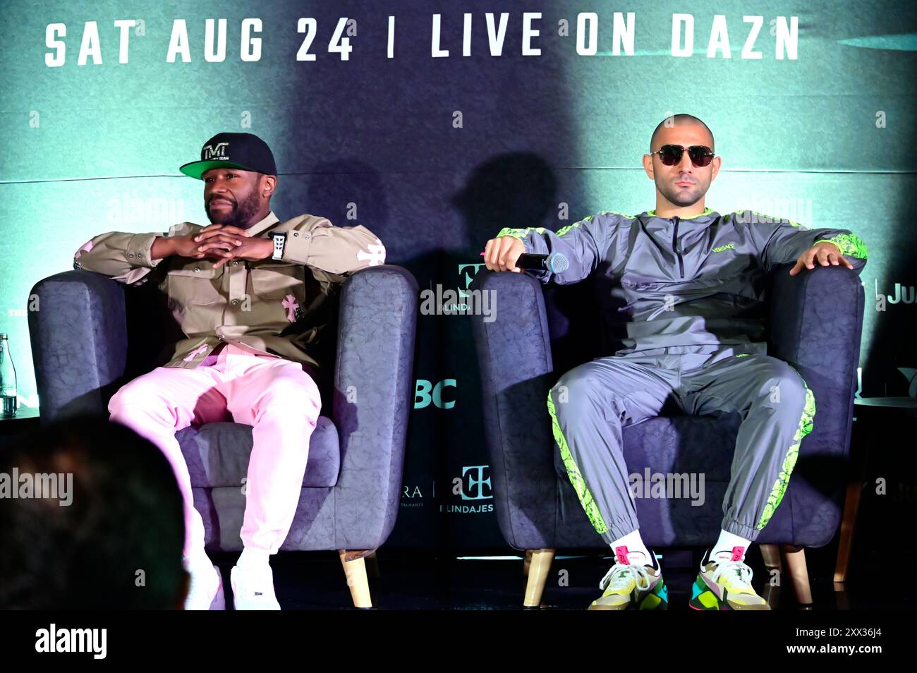 Mexiko-Stadt, Mexiko. August 2024. Die Boxer FLOYD MAYWEATHER JR und JOHN GOTTI III. Sprachen während einer Pressekonferenz für den Samstagskampf. (Kreditbild: © Carlos Tischler/OKULARBOGEN via ZUMA Press Wire) NUR REDAKTIONELLE VERWENDUNG! Nicht für kommerzielle ZWECKE! Stockfoto