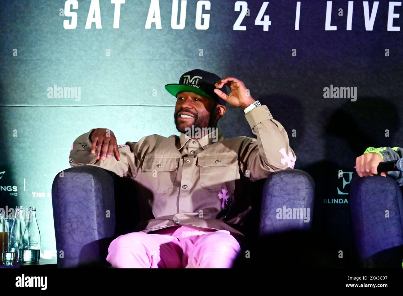 Mexiko-Stadt, Mexiko. August 2024. Boxer Floyd Mayweather Jr. spricht während einer Pressekonferenz für den Kampf gegen John Gotti III. Floyd Mayweather Jr.. (Foto von Eyepix/NurPhoto) Credit: NurPhoto SRL/Alamy Live News Stockfoto