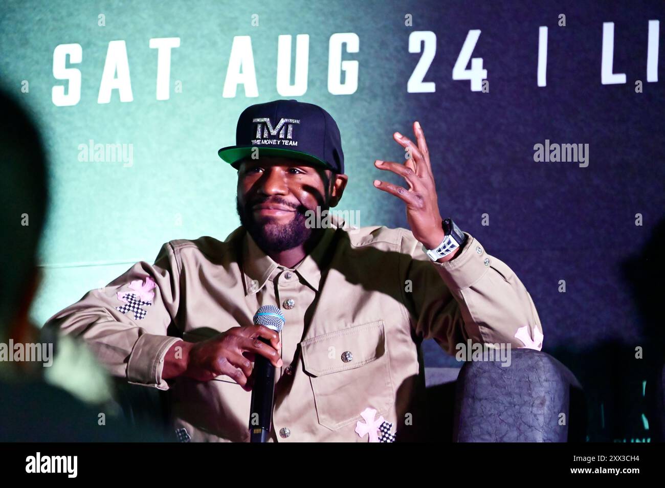 Mexiko-Stadt, Mexiko. August 2024. Boxer Floyd Mayweather Jr. spricht während einer Pressekonferenz für den Kampf gegen John Gotti III. In Mexiko-Stadt am 21. August 2024. (Foto: Carlos Tischler/Eyepix Group) (Foto: Eyepix/NurPhoto) Credit: NurPhoto SRL/Alamy Live News Stockfoto