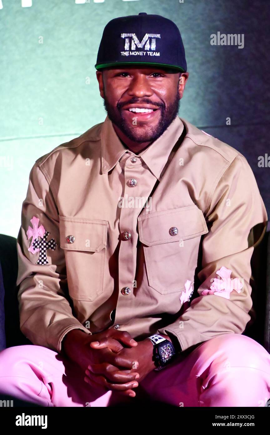 Mexiko-Stadt, Mexiko. August 2024. Boxer Floyd Mayweather Jr. spricht während einer Pressekonferenz für den Kampf gegen John Gotti III. In Mexiko-Stadt am 21. August 2024. (Foto: Carlos Tischler/Eyepix Group) (Foto: Eyepix/NurPhoto) Credit: NurPhoto SRL/Alamy Live News Stockfoto
