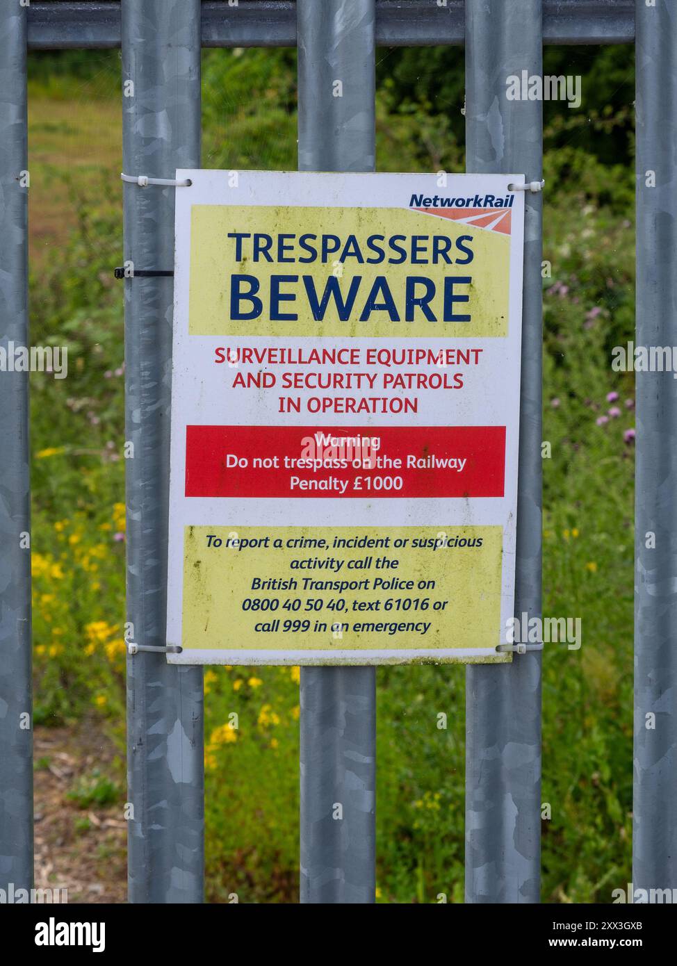 Network Rail Trespassers Vorsicht bei Blisworth Arm. Northamptonshire, Vereinigtes Königreich Stockfoto