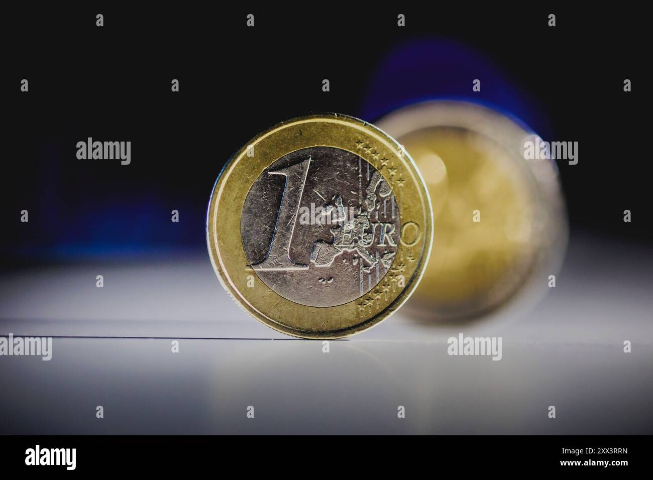 Berlin, Deutschland. August 2024. 1-Euro-Münze und 2-Euro-Münze. Berlin, 22. August 2024. Quelle: dpa/Alamy Live News Stockfoto