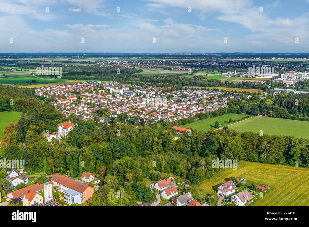 Blick auf das Dorf Straßberg bei Bobingen im Naturpark Westwälder in Schwaben Stockfoto