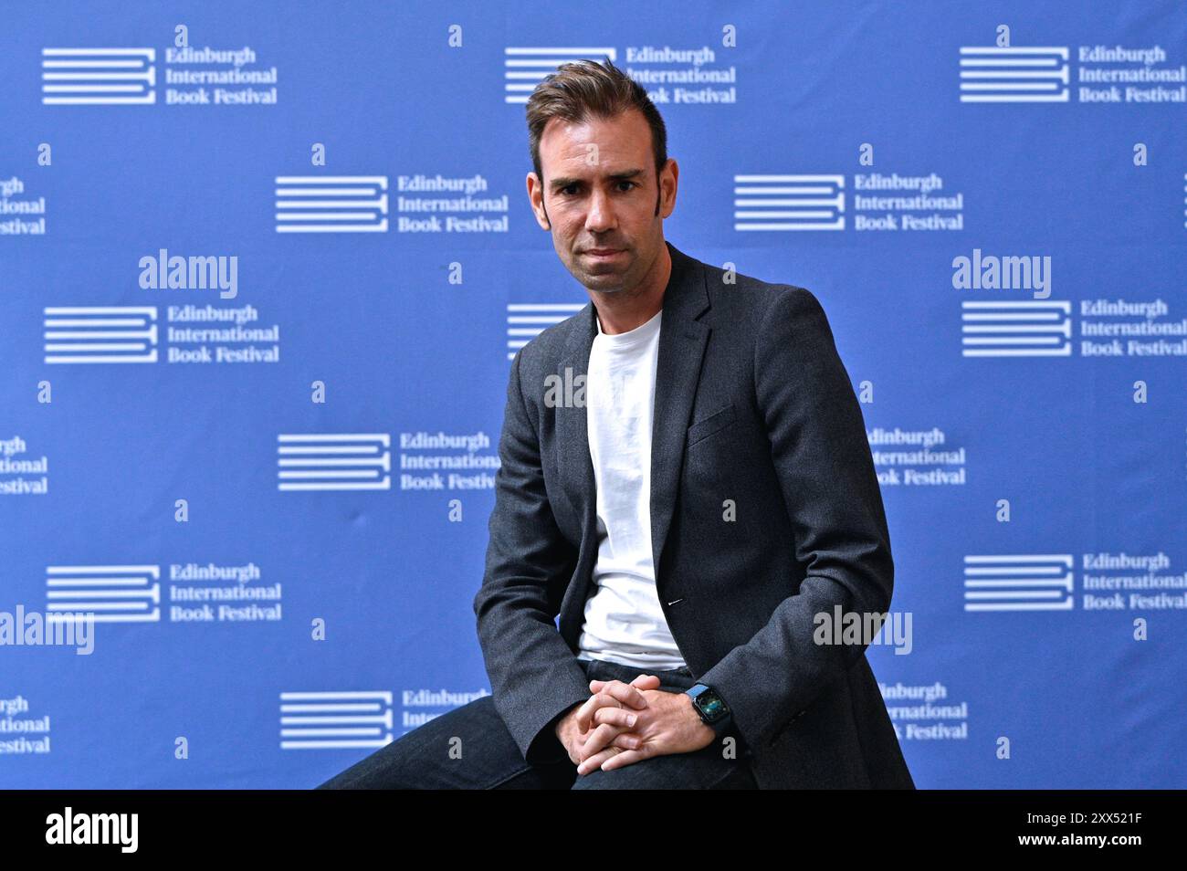 Edinburgh, Schottland, Großbritannien. August 2024. Edinburgh International Book Festival: James Crawford, schottischer Autor, Fernsehsender und Vorstandsvorsitzender beim Edinburgh International Book Festival beim offiziellen Fotobesuch. Quelle: Craig Brown/Alamy Live News Stockfoto
