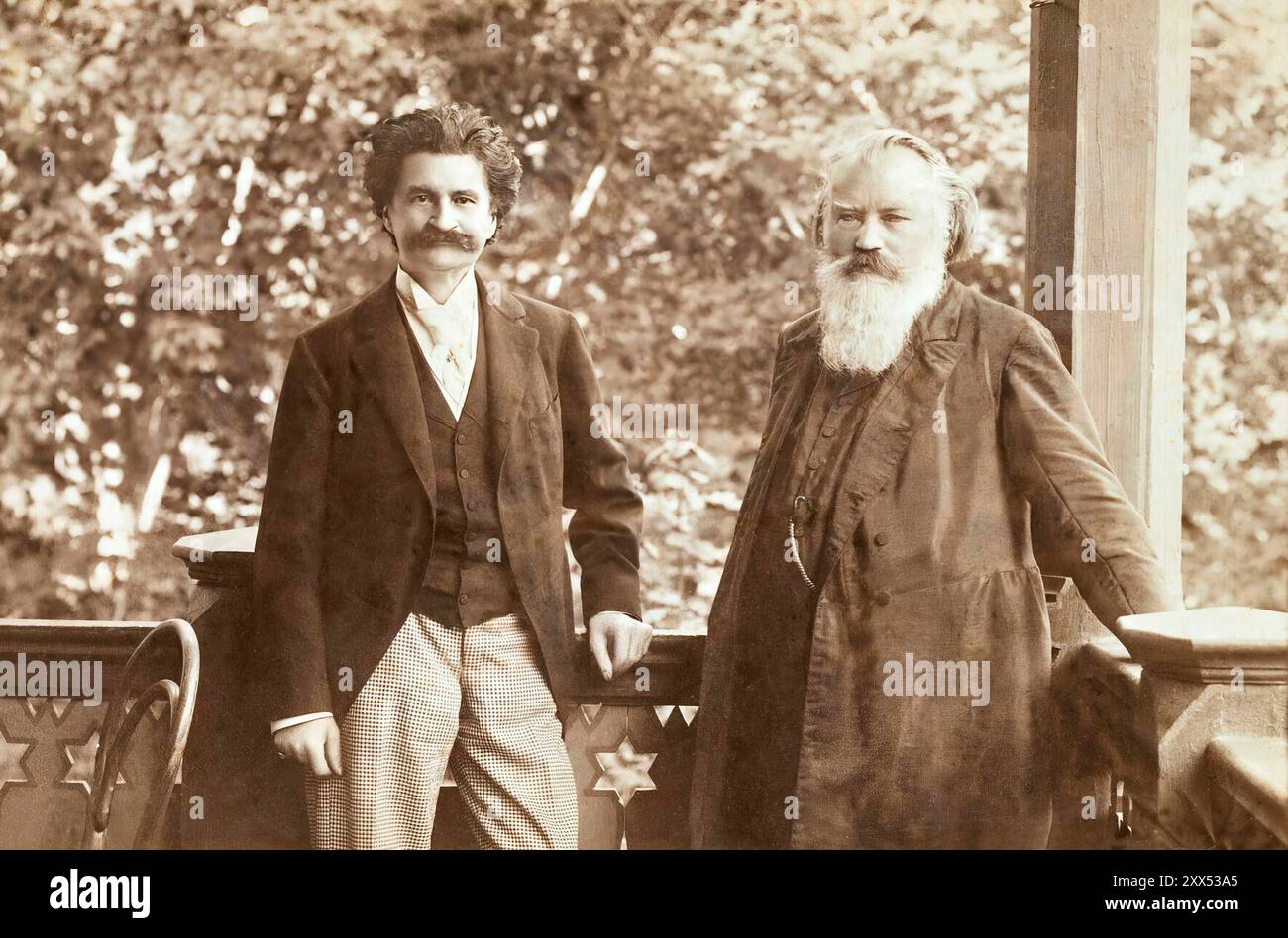 Johann Baptist Strauss II. Zusammen mit Johannes Brahms, 1894, von R. Krziwanek, digital herausgegeben Stockfoto