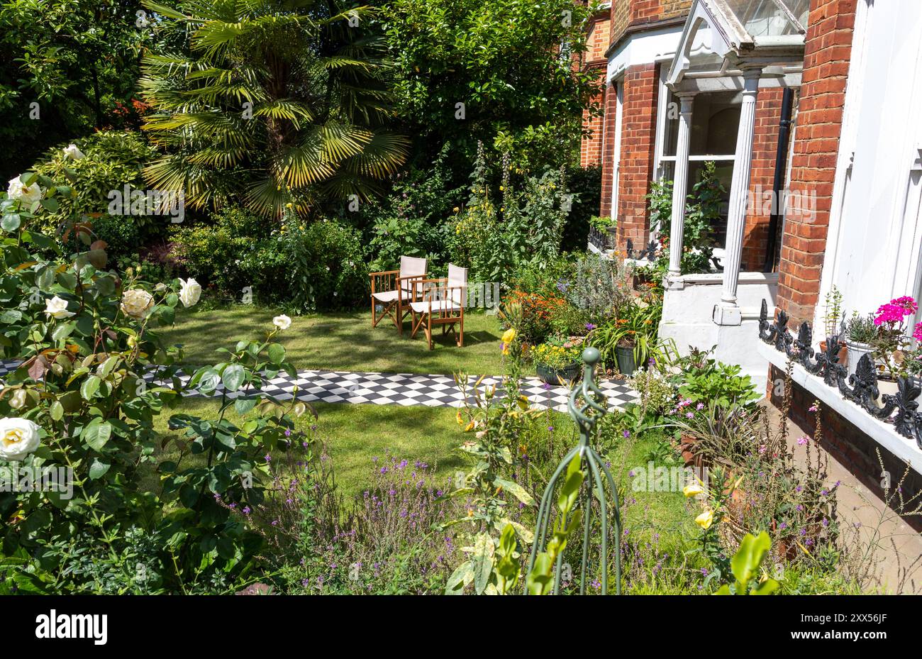 Ein Mid Summer Flower Garden in London, Großbritannien Stockfoto