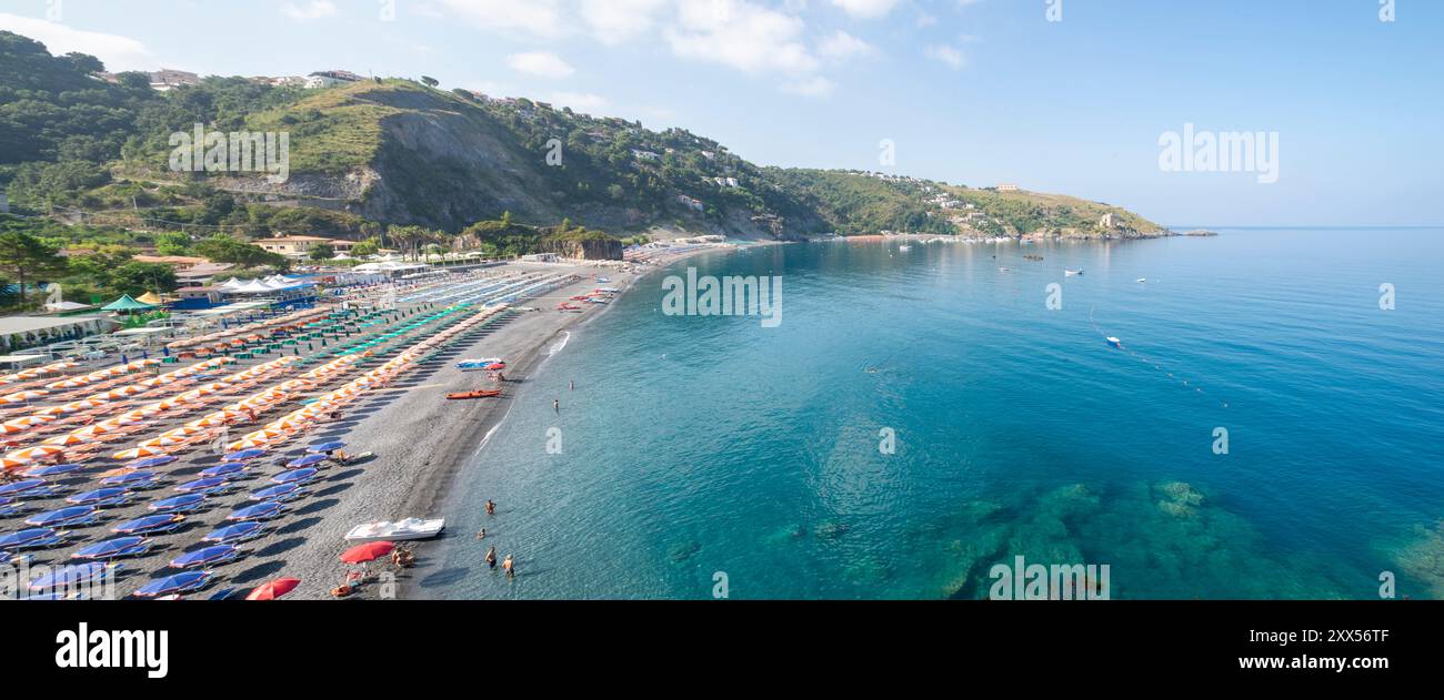 Panoramablick ao San Nicola Arcella Strand in Kalabrien, Italien Stockfoto