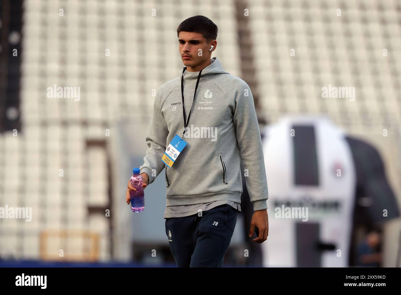 Belgrad, Serbien. August 2024. Gent’s Matias Fernandez-Pardo inspiziert das Feld vor einem Fußballspiel zwischen dem serbischen FK Partizan Belgrad und der belgischen KAA Gent am Donnerstag, den 22. August 2024, in Belgrad, Serbien. BELGA FOTO NIKOLA KRSTIC Credit: Belga Nachrichtenagentur/Alamy Live News Stockfoto