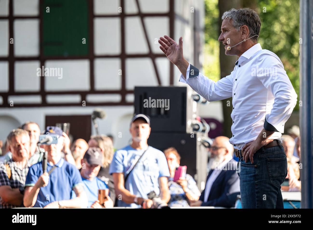 Neustadt An Der Orla, Deutschland. August 2024. AFD-Spitzenkandidat Björn Höcke spricht bei einer AfD-Wahlkampfveranstaltung. Am 1. September wird in Thüringen ein neuer landtag gewählt. Quelle: Hannes P. Albert/dpa/Alamy Live News Stockfoto