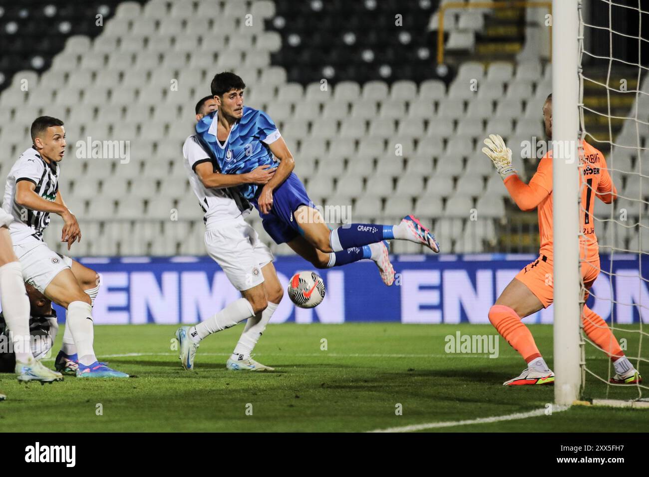 Belgrad, Serbien. August 2024. Gent’s Omri Gandelman erzielte am Donnerstag, den 22. August 2024, ein Tor während eines Fußballspiels zwischen dem serbischen FK Partizan Belgrad und der belgischen KAA Gent, dem ersten Leg der Play-offs für die UEFA Conference League. BELGA FOTO NIKOLA KRSTIC Credit: Belga Nachrichtenagentur/Alamy Live News Stockfoto