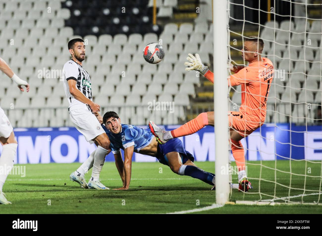 Belgrad, Serbien. August 2024. Gent’s Omri Gandelman erzielte am Donnerstag, den 22. August 2024, ein Tor während eines Fußballspiels zwischen dem serbischen FK Partizan Belgrad und der belgischen KAA Gent, dem ersten Leg der Play-offs für die UEFA Conference League. BELGA FOTO NIKOLA KRSTIC Credit: Belga Nachrichtenagentur/Alamy Live News Stockfoto