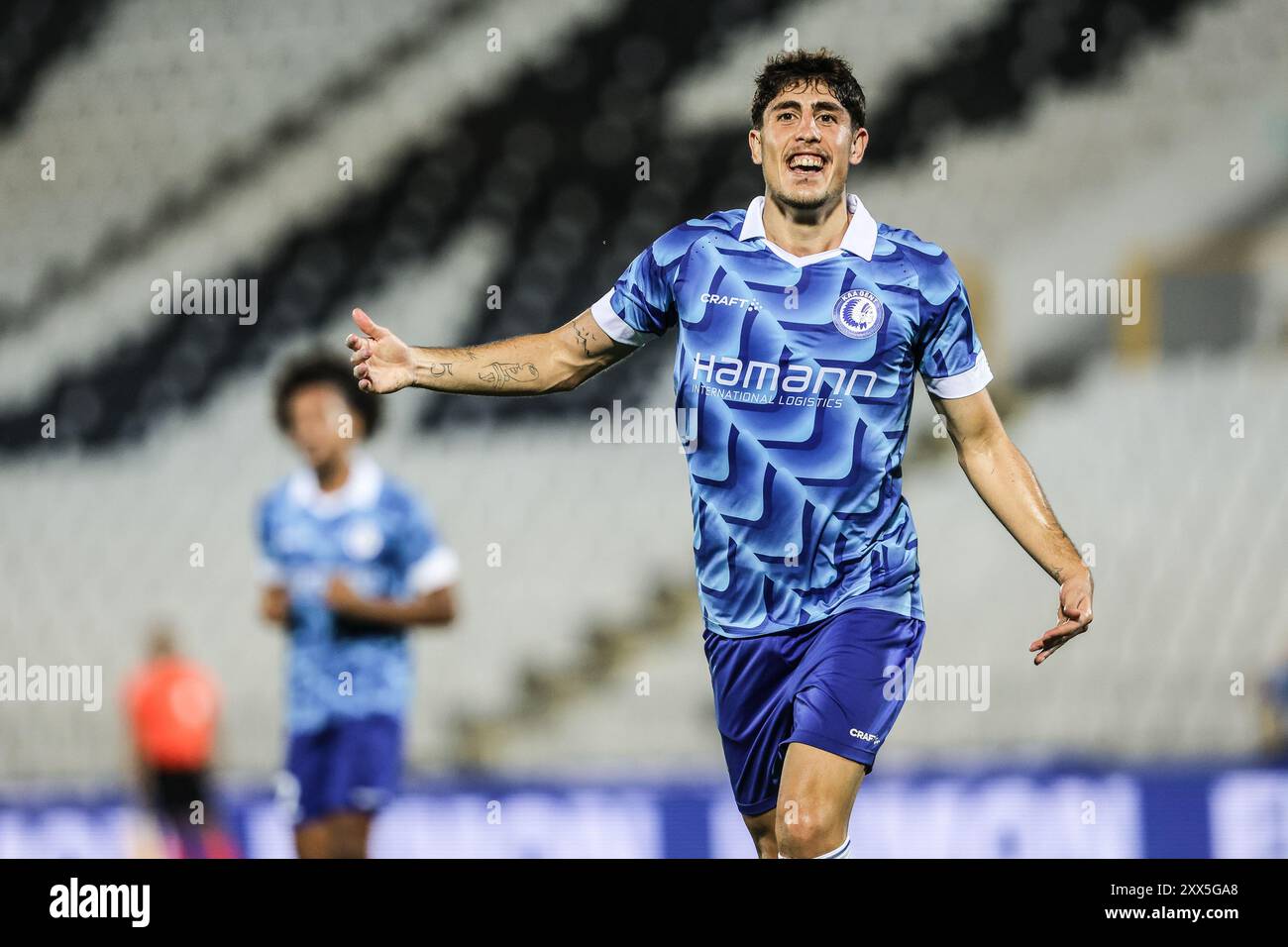 Belgrad, Serbien. August 2024. Gent’s Omri Gandelman feiert nach einem Fußballspiel zwischen dem serbischen FK Partizan Belgrad und der belgischen KAA Gent am Donnerstag, den 22. August 2024, in Belgrad, Serbien, das erste Spiel der Play-offs für die UEFA Conference League. BELGA FOTO NIKOLA KRSTIC Credit: Belga Nachrichtenagentur/Alamy Live News Stockfoto
