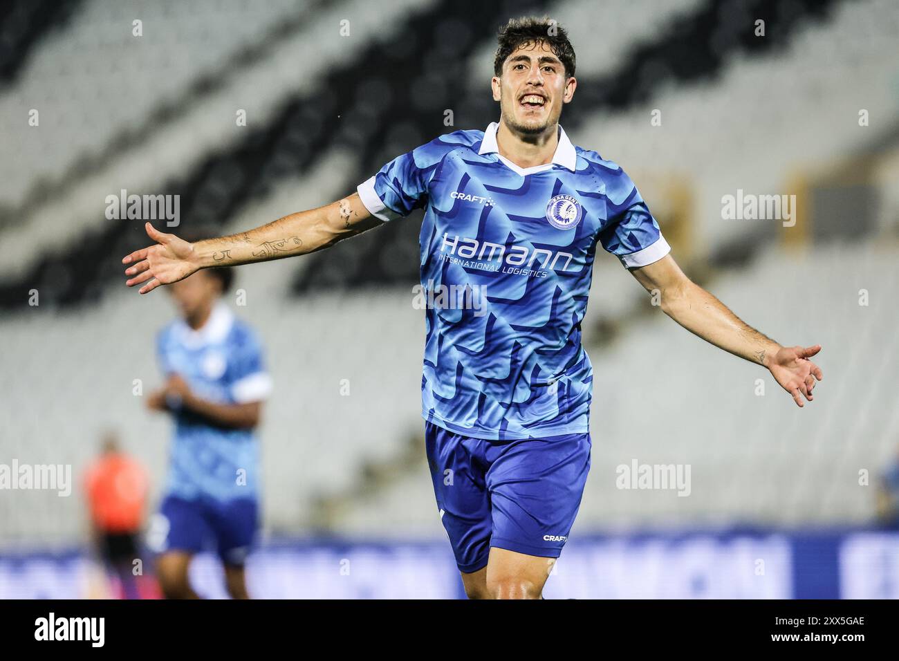 Belgrad, Serbien. August 2024. Gent’s Omri Gandelman feiert nach einem Fußballspiel zwischen dem serbischen FK Partizan Belgrad und der belgischen KAA Gent am Donnerstag, den 22. August 2024, in Belgrad, Serbien, das erste Spiel der Play-offs für die UEFA Conference League. BELGA FOTO NIKOLA KRSTIC Credit: Belga Nachrichtenagentur/Alamy Live News Stockfoto