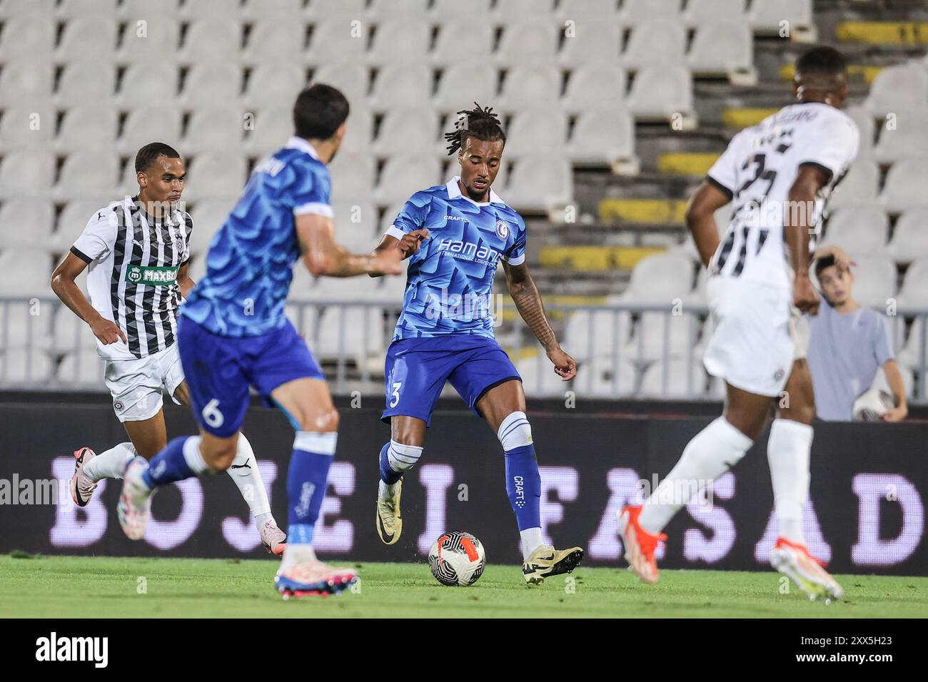 Belgrad, Serbien. August 2024. Archibald Archie Brown wurde am Donnerstag, den 22. August 2024, in Belgrad, in Serbien, während eines Fußballspiels zwischen dem serbischen FK Partizan Belgrad und der belgischen KAA Gent in Aktion gezeigt. BELGA FOTO NIKOLA KRSTIC Credit: Belga Nachrichtenagentur/Alamy Live News Stockfoto