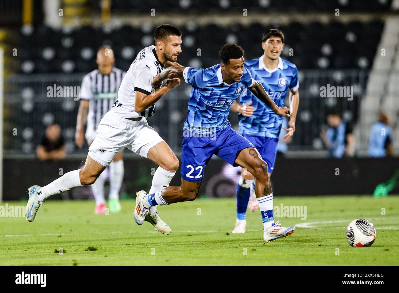 Belgrad, Serbien. August 2024. Gent’s Noah Fadiga wurde am Donnerstag, den 22. August 2024, in Belgrad, in Serbien, während eines Fußballspiels zwischen dem serbischen FK Partizan Belgrad und der belgischen KAA Gent in Aktion gezeigt. BELGA FOTO NIKOLA KRSTIC Credit: Belga Nachrichtenagentur/Alamy Live News Stockfoto