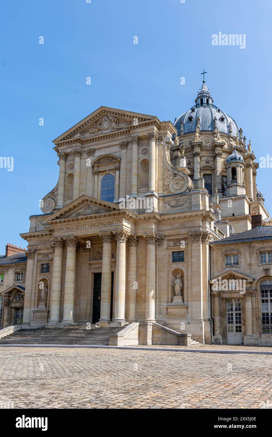 Außenansicht der katholischen Kirche Notre-Dame du Val-de-Grâce, die im 17. Jahrhundert im Barockstil erbaut wurde und als historisches Denkmal steht Stockfoto