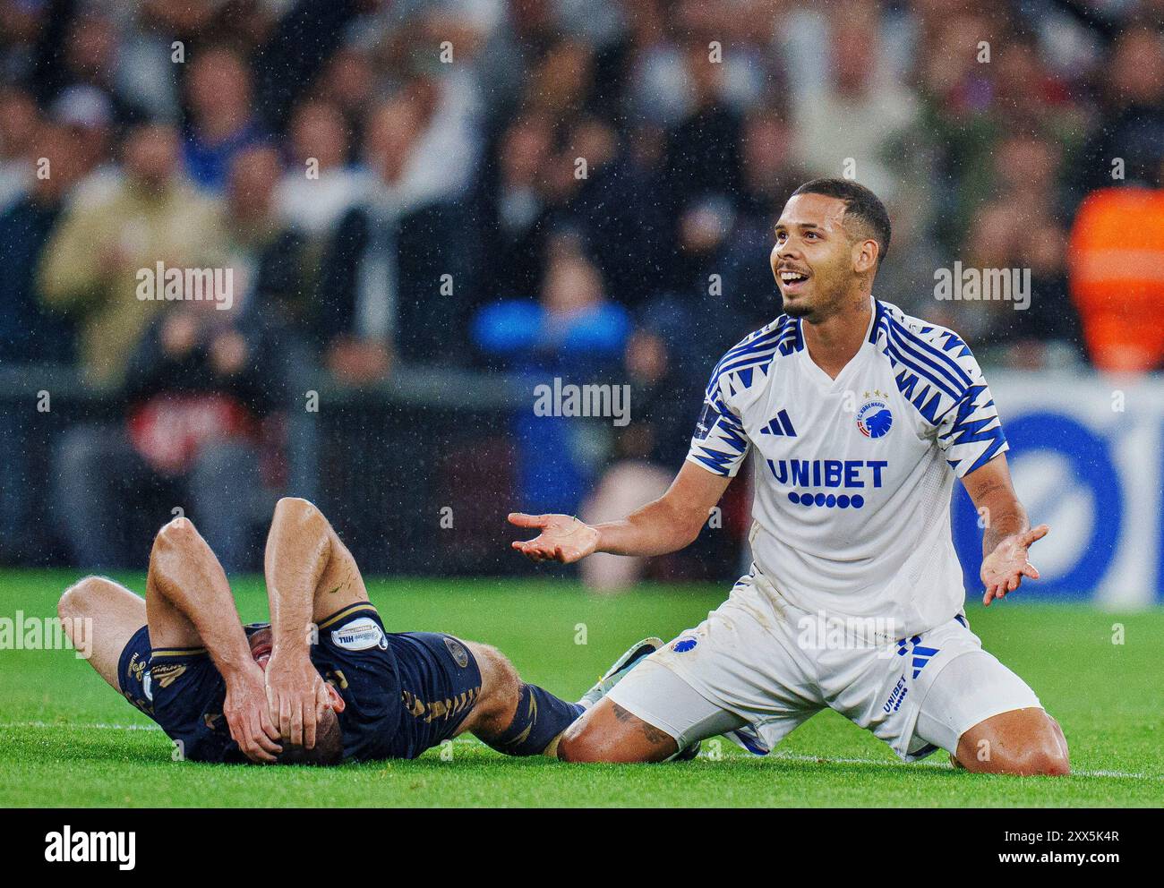 Kopenhagen, Dänemark. August 2024. Gabriel Pereira und Innes Cameron des FC Kilmarnock während des Qualifikationsspiels der Conference League zwischen dem FC Kopenhagen und Kilmarnock FC am Donnerstag, den 22. August 2024 in Kopenhagen. (Foto: Liselotte Sabroe/Ritzau Scanpix) Credit: Ritzau/Alamy Live News Stockfoto