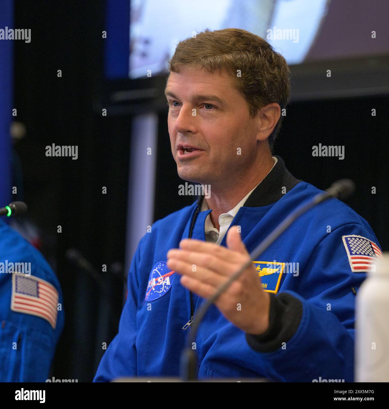 Washington, Usa. Juni 2024. Reid Wiseman, NASA-Astronautin und Artemis-II-Crew, kommentiert während eines Briefings mit ihrer Artemis-II-Crew im Eisenhower Executive Office Building am 6. Juni 2024 in Washington, D.C. Credit: Bill Ingalls/NASA/Alamy Live News Stockfoto