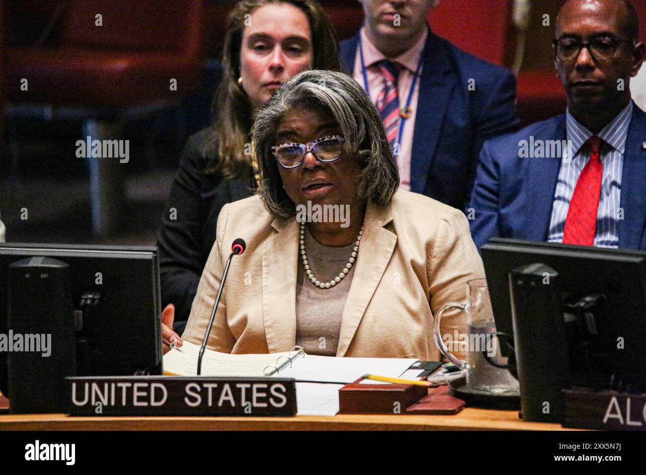 New York, New York, USA. August 2024. Die ständige Botschafterin der USA bei den Vereinten Nationen, LINDA THOMAS-GREENFIELD, spricht auf einer Sitzung im Sicherheitsrat über Palästina, den alarmierenden Anstieg der Polio und den Krieg in Gaza. (Kreditbild: © Bianca Otero/ZUMA Press Wire) NUR REDAKTIONELLE VERWENDUNG! Nicht für kommerzielle ZWECKE! Stockfoto