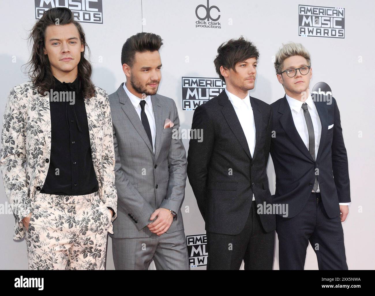 Liam Payne, Louis Tomlinson, Niall Horan und Harry Styles of One Direction bei den American Music Awards 2015, die am 22. November 2015 im Microsoft Theater in Los Angeles, USA, stattfanden. Stockfoto