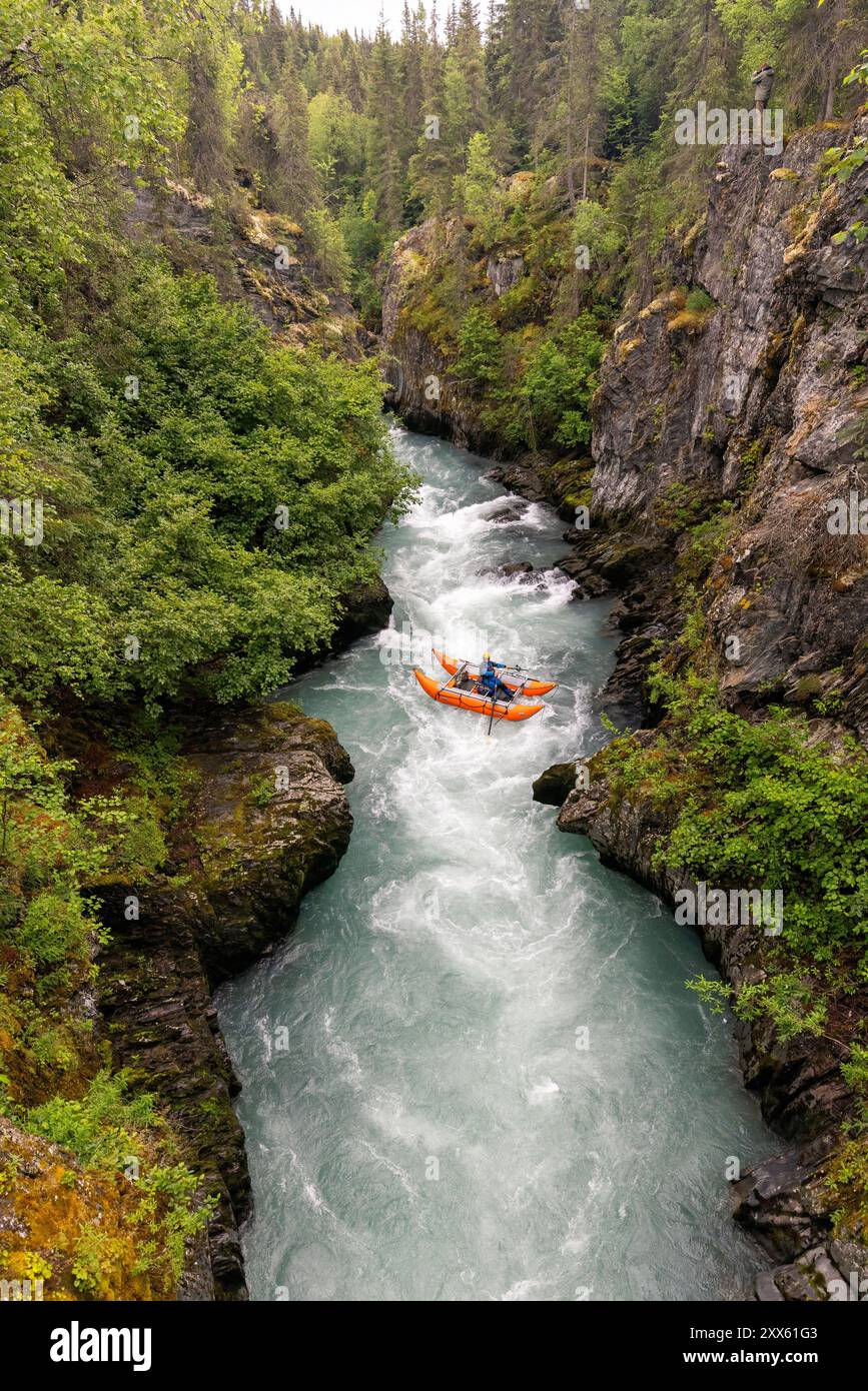 Wildwasser-Rafting auf dem Six Mile Creek - Chugach National Forest auf der Kenai Halbinsel, in der Nähe von Hope, Alaska Stockfoto