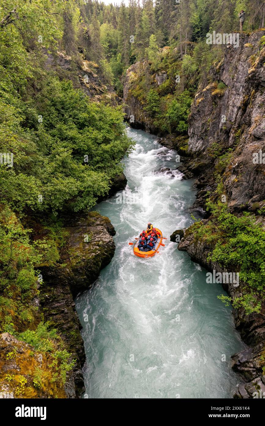 Wildwasser-Rafting auf dem Six Mile Creek - Chugach National Forest auf der Kenai Halbinsel, in der Nähe von Hope, Alaska Stockfoto
