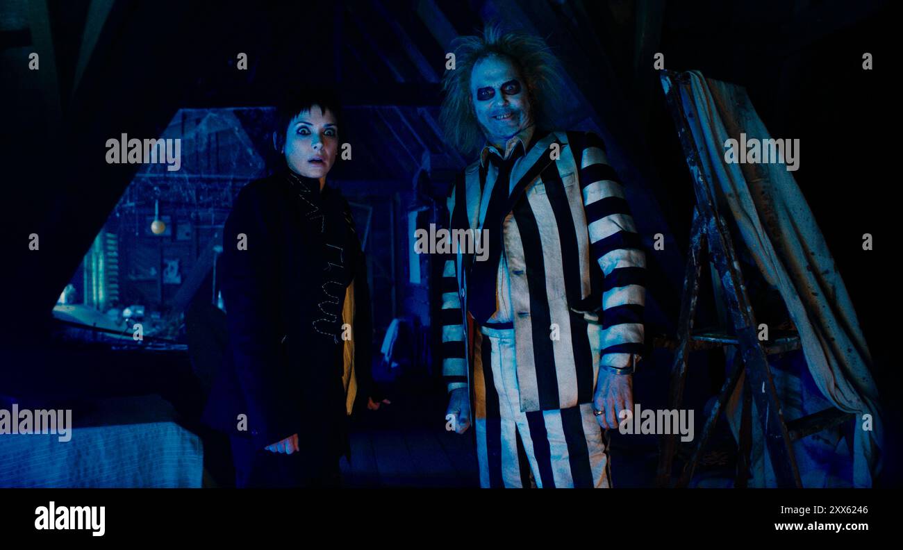 BeetleJuice BeetleJuice (2024) von Tim Burton mit Michael Keaton als BeetleJuice und Winona Ryder als Lydia Deetz. Michael Keaton kehrt zurück, um seine Rolle als der miskrete BeetleJuice in dieser lang erwarteten Fortsetzung des Originals von 1988 wiederzubeleben. Werbefoto ***NUR REDAKTIONELLE VERWENDUNG***. Quelle: BFA / Warner Bros Stockfoto