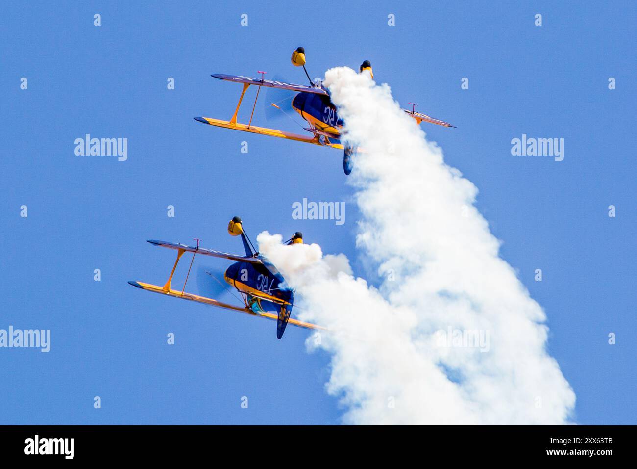 Pitts S2 Special fliegt 2014 auf der Abingdon Airshow Stockfoto