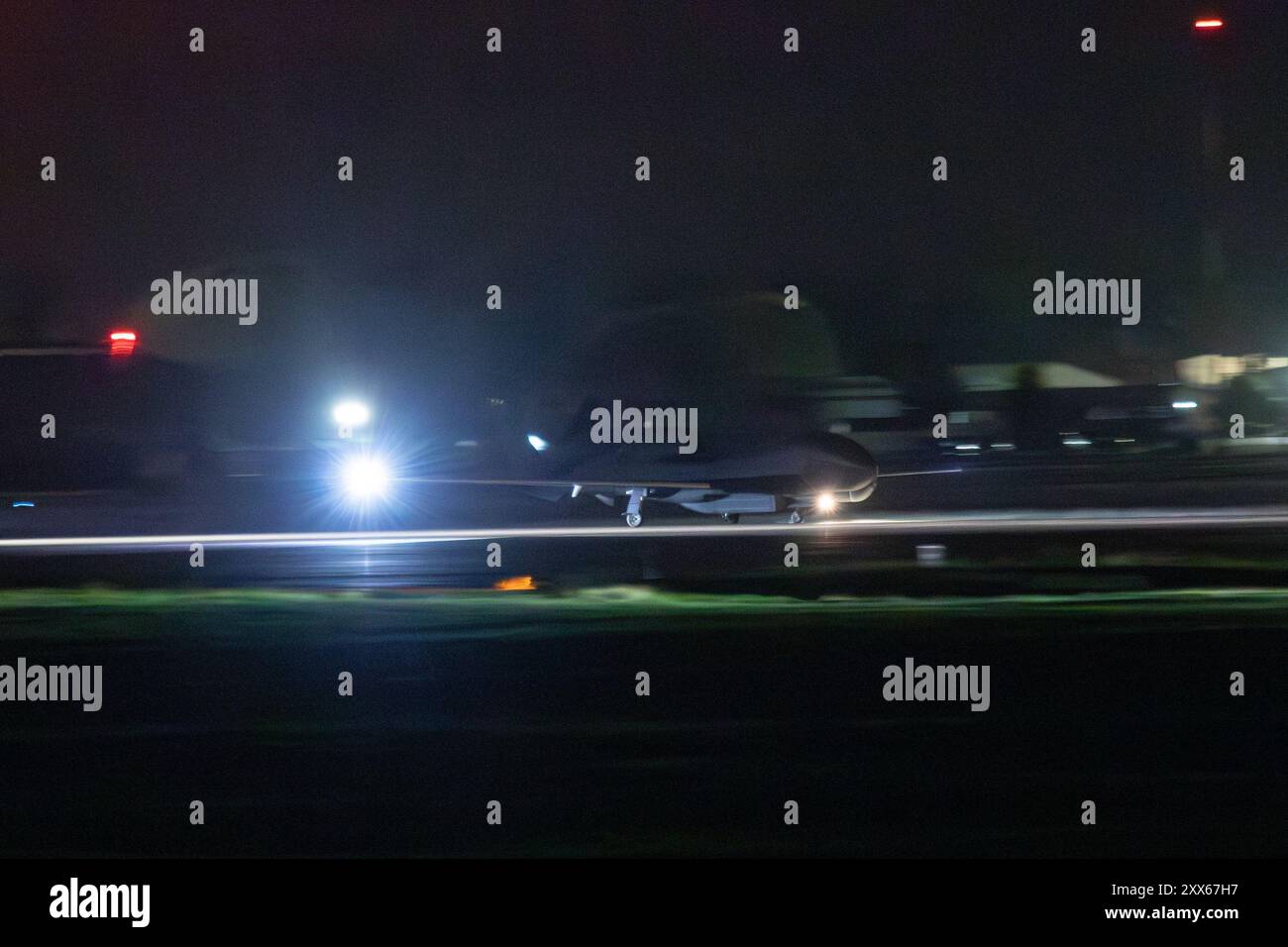 Die Drohne der US Air Force RQ-4 landet nach 23-stündiger Mission an der russischen Grenze zum ersten Mal in Großbritannien. FORTE12 RQ4 11-2046 Stockfoto