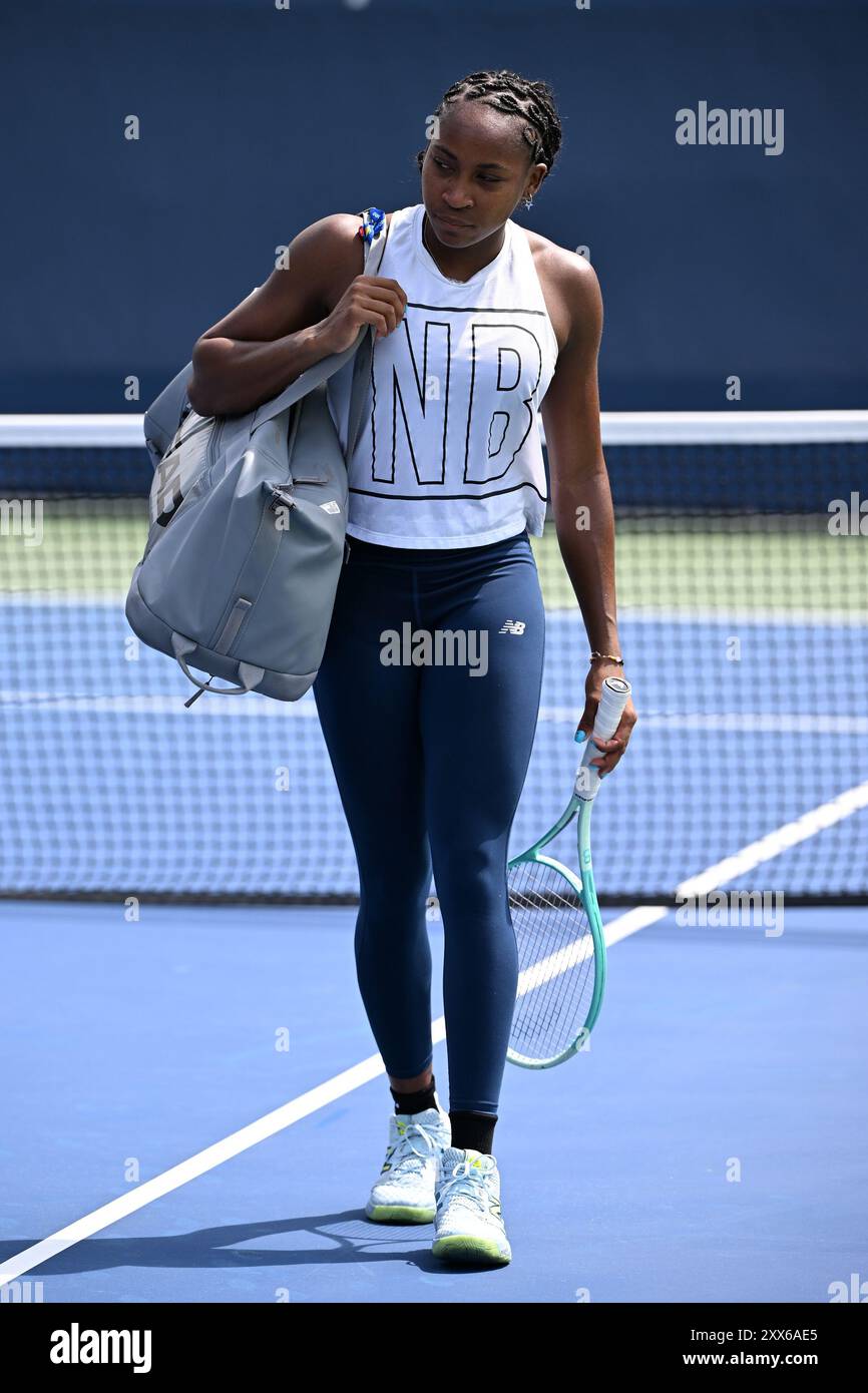 Flushing NY, USA. August 2024. Coco Gauff wird am 22. August 2024 auf dem Übungsplatz im USTA Billie Jean King National Tennis Center in Flushing Queens gesehen. Quelle: Larry Marano © 2024/Alamy Live News Stockfoto