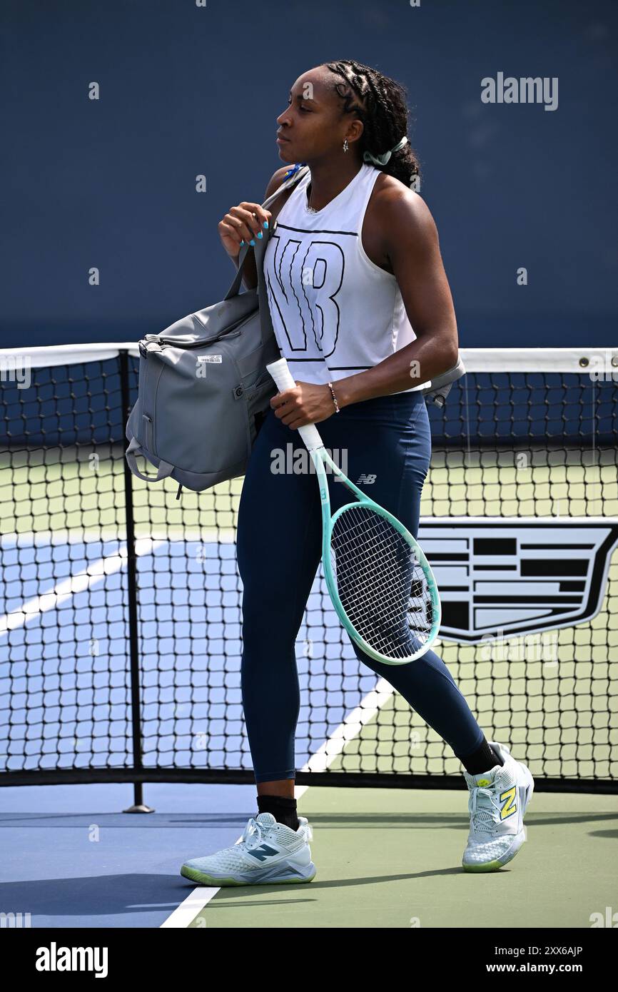 Flushing NY, USA. August 2024. Coco Gauff wird am 22. August 2024 auf dem Übungsplatz im USTA Billie Jean King National Tennis Center in Flushing Queens gesehen. Quelle: Larry Marano © 2024/Alamy Live News Stockfoto