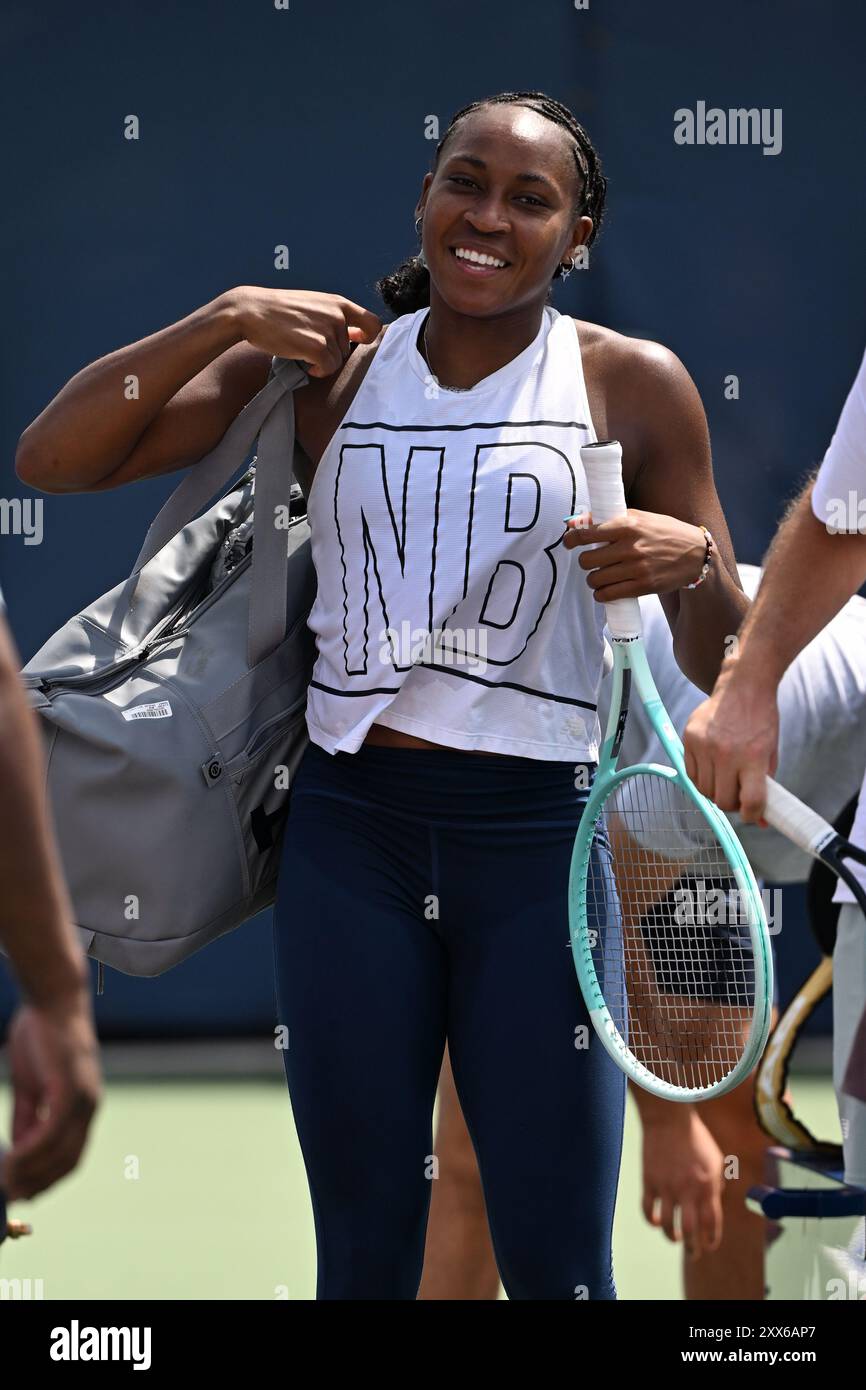 Flushing NY, USA. August 2024. Coco Gauff wird am 22. August 2024 auf dem Übungsplatz im USTA Billie Jean King National Tennis Center in Flushing Queens gesehen. Quelle: Larry Marano © 2024/Alamy Live News Stockfoto