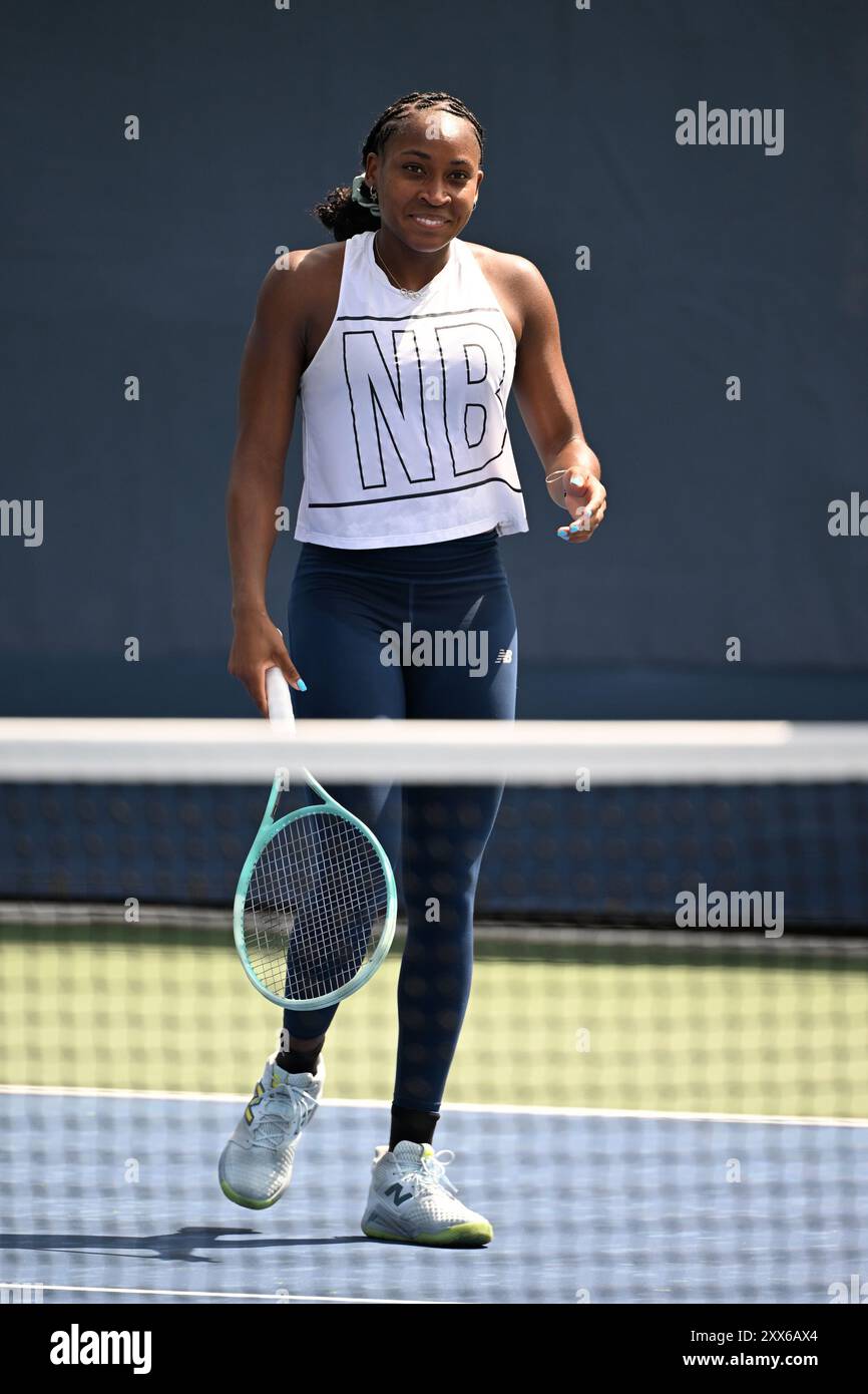 Flushing NY, USA. August 2024. Coco Gauff wird am 22. August 2024 auf dem Übungsplatz im USTA Billie Jean King National Tennis Center in Flushing Queens gesehen. Quelle: Larry Marano © 2024/Alamy Live News Stockfoto