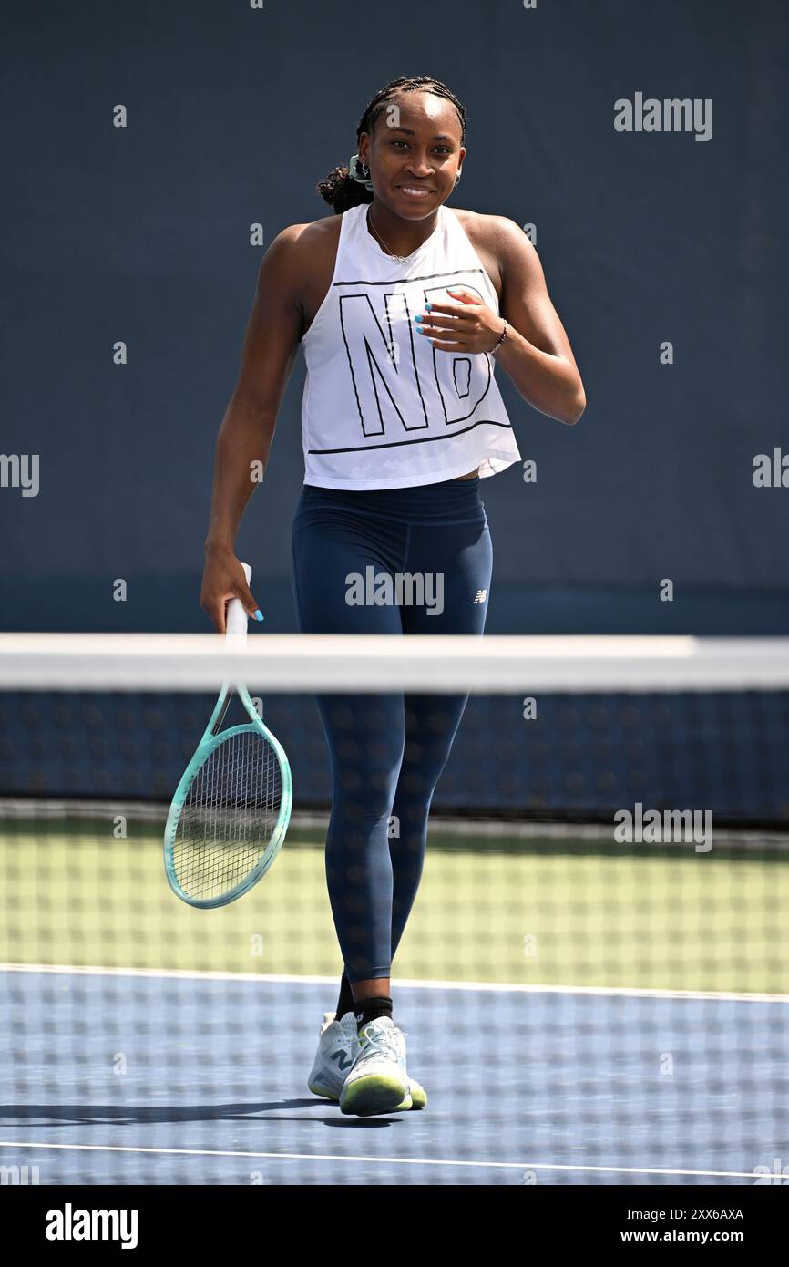 Flushing NY, USA. August 2024. Coco Gauff wird am 22. August 2024 auf dem Übungsplatz im USTA Billie Jean King National Tennis Center in Flushing Queens gesehen. Quelle: Larry Marano © 2024/Alamy Live News Stockfoto