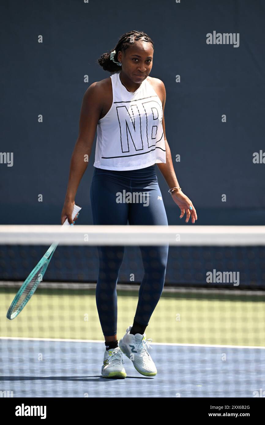 Flushing NY, USA. August 2024. Coco Gauff wird am 22. August 2024 auf dem Übungsplatz im USTA Billie Jean King National Tennis Center in Flushing Queens gesehen. Quelle: Larry Marano © 2024/Alamy Live News Stockfoto