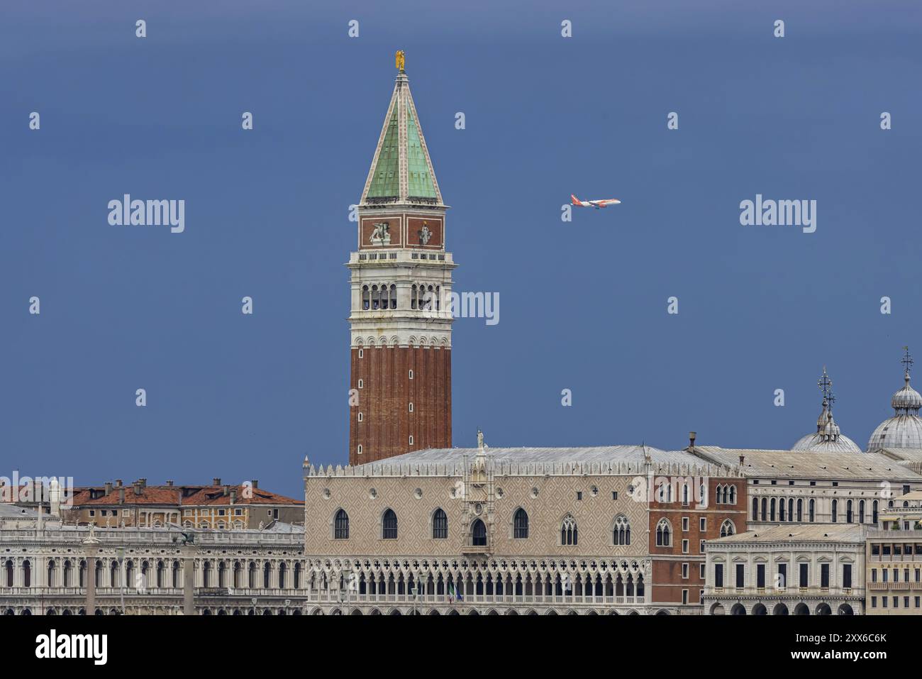 Stadtblick auf Venedig, Blick auf die Stadt vom Canale della Giudecca. Markusplatz, Markusdom, Markusdom, Markusdom, Markusdom, ca. Stockfoto