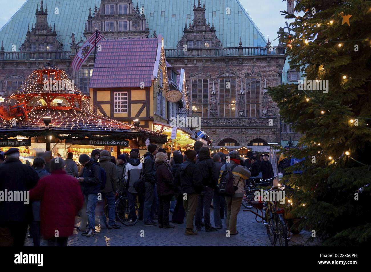 Europa, Deutschland, Bremen, Weihnachtsmarkt vor dem Rathaus, Stände, Europa Stockfoto