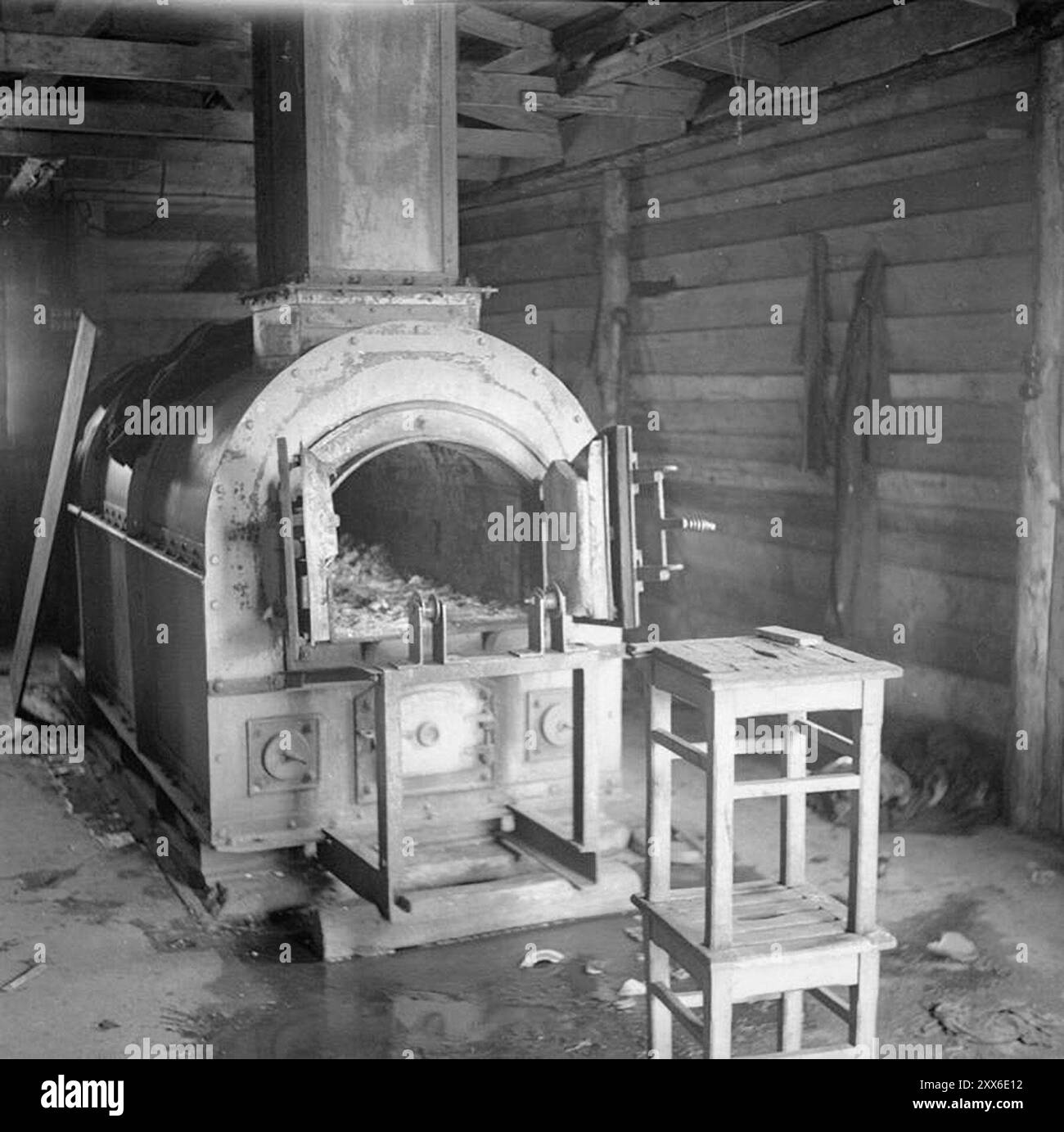 Ein Krematorium im Konzentrationslager Bergen-Belsen. . Obwohl es in Bergen-Belsen keine Gaskammern gab, starben dort schätzungsweise 50.000 Menschen, fast alle an Krankheiten und Vernachlässigung in den letzten Kriegsmonaten. Stockfoto