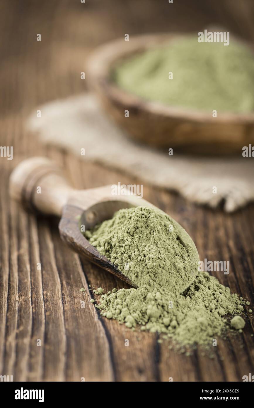 Stevia Pulver auf einem alten Holztisch (Nahaufnahme) Stockfoto