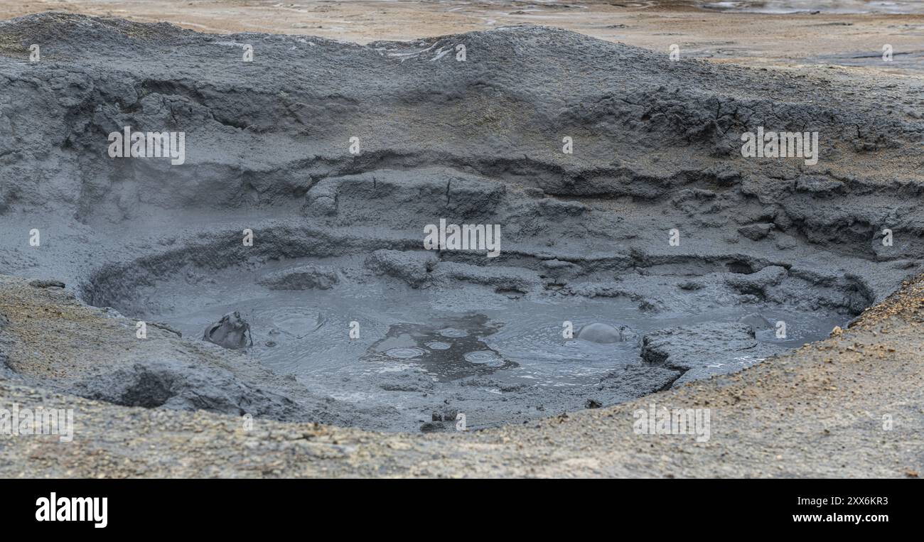 Schlammtöpfe im Geothermalgebiet Hverir, Nordisland Stockfoto