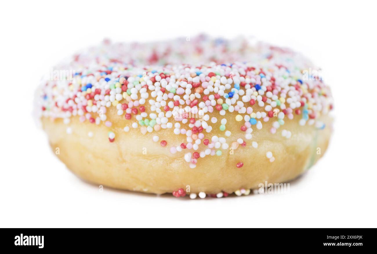 Einige frische Donuts auf weißem Hintergrund (Nahaufnahme) Stockfoto