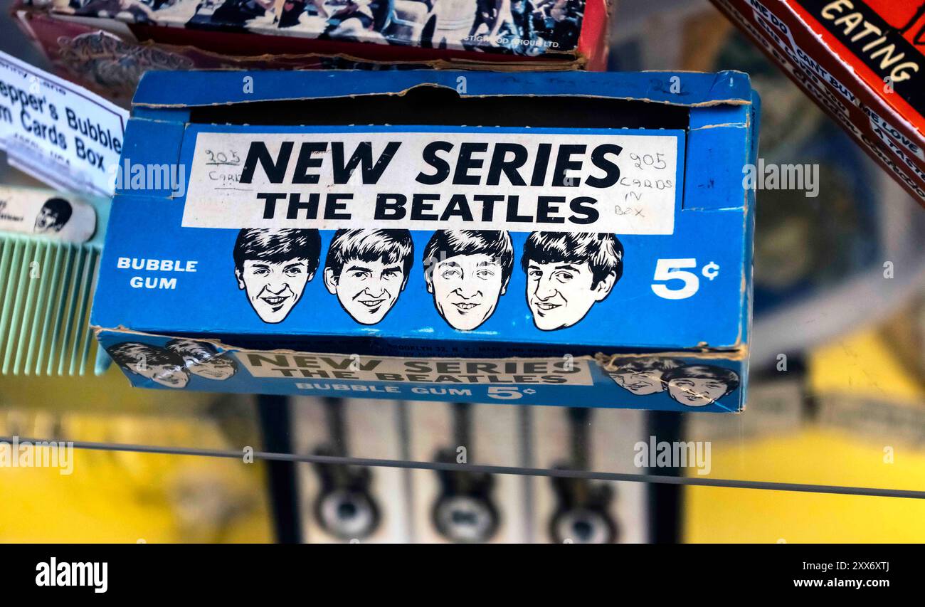 Dunedin, Florida, USA, 22. August 2024. Das Ultimate Beatles Museum ist das einzige permanente Beatles Museum in den Vereinigten Staaten, Penny Lane, das über 1.000 Erinnerungsstücke zeigt, die das Erbe von John, Paul, George und Ringo feiern. 2025 wird das Museum in einen größeren Raum im nahe gelegenen Ybor City verlegt, um die vielen Gegenstände aus Dr. Robert Entels Beatles-Sammlung aufzunehmen, die derzeit nicht ausgestellt werden können. (Kreditbild: © Brian Cahn/ZUMA Press Wire) NUR REDAKTIONELLE VERWENDUNG! Nicht für kommerzielle ZWECKE! Stockfoto