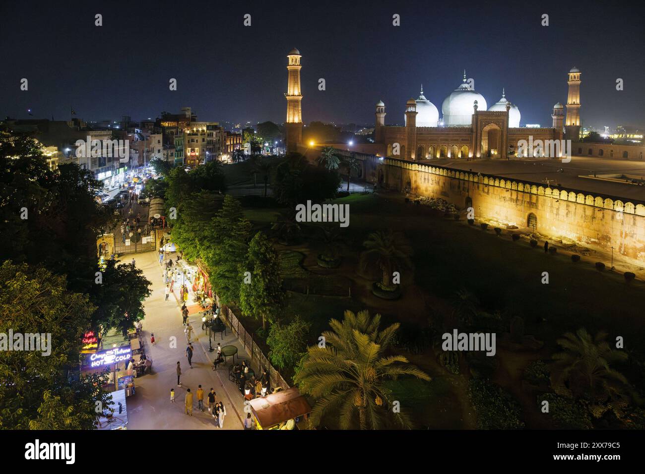 Blich auf die Badshahi-Moschee in Lahore, 22.08.2024. Fotografiert im Auftrag des Bundesentwicklungsministeriums Lahore Pakistan *** Blick auf die Badshahi-Moschee in Lahore, 22 08 2024 fotografiert im Auftrag des Bundesministeriums für wirtschaftliche Zusammenarbeit und Entwicklung Lahore Pakistan Copyright: XThomasxImo/BMZ/photothek.dex Stockfoto