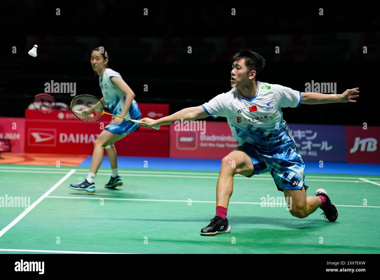 Yokohama, Japan. August 2024. Cheng Xing (R)/Zhang Chi aus China treten im Viertelfinale des gemischten Doppel gegen Supak Jomkoh/Supissara Paewsampran bei den Japan Badminton Open 2024 in Yokohama, Japan, am 23. August 2024 an. Quelle: Zhang Xiaoyu/Xinhua/Alamy Live News Stockfoto