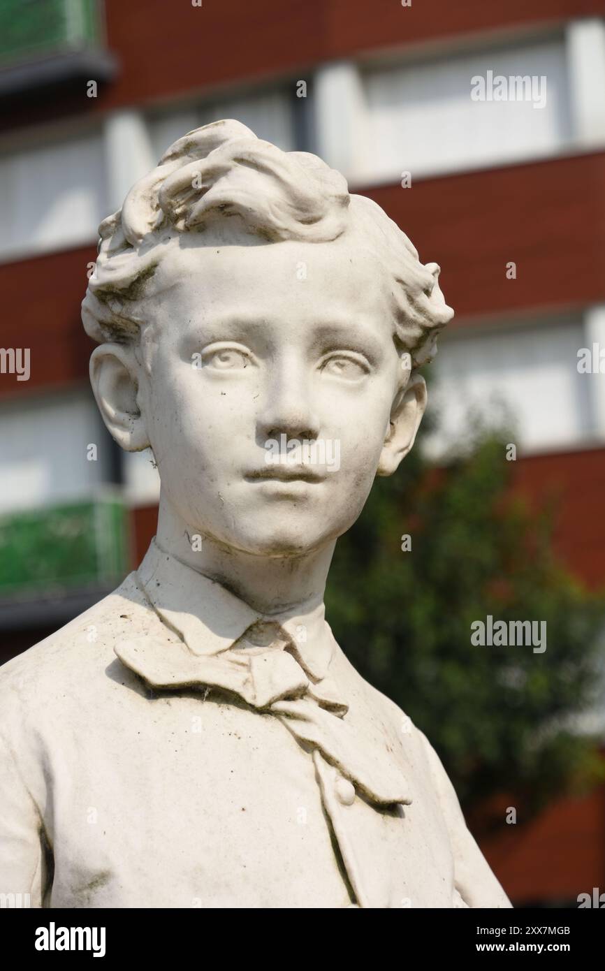 Die Skulptur à Valenciennes Jean-Baptiste Carpeaux, né à Valenciennes en 1827, mort à Courbevoie en 1875. LE PRINCE IMPÉRIAL ET SON CHIEN NÉRO Stockfoto