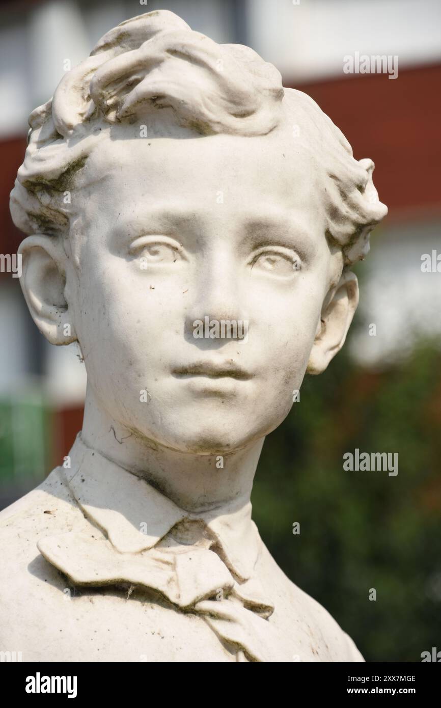 Die Skulptur à Valenciennes Jean-Baptiste Carpeaux, né à Valenciennes en 1827, mort à Courbevoie en 1875. LE PRINCE IMPÉRIAL ET SON CHIEN NÉRO Stockfoto