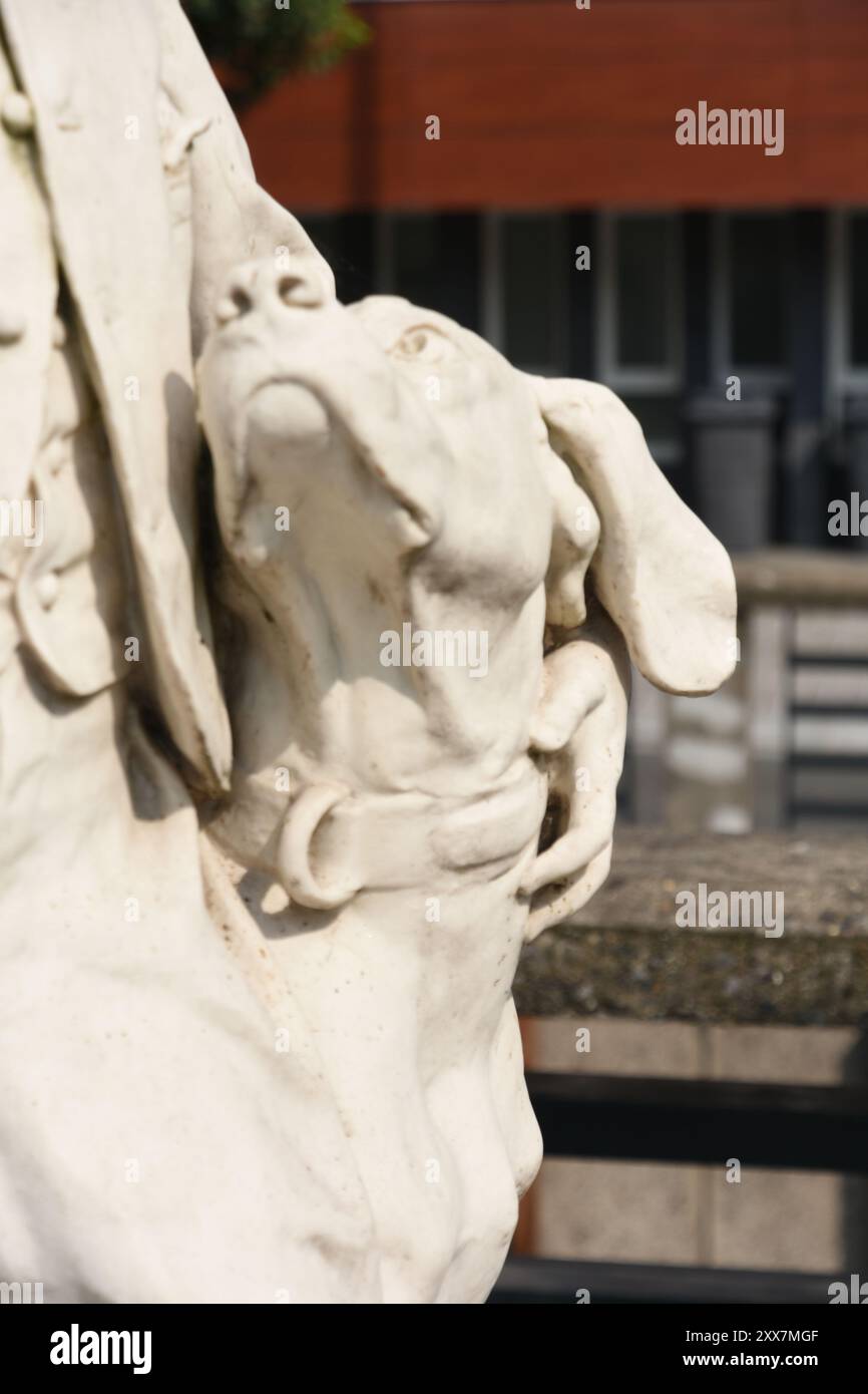 Skulptur à Valenciennes. Jean Baptiste Carpeaux, né à Valenciennes en 1827, mort à Courbevoie en 1875. LE PRINCE IMPÉRIAL ET SON CHIEN NÉRO Stockfoto